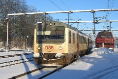 DSB MR 4091/MRD 4291 photographed at the railway station in Fredericia 29. December 2004.  The MRD class was purchased from 1981 to 1985 in a number of 97. The MR class was purchased from 1978 to 1985 in a number of 98. The first 30 of the MR class were built by Uerdingen in Germany, the rest of the MR class and all of the MRD class were built by Scandia in Denmark. Dieselhydraulic Deutz engine. 325 hp. Max speed 120 km/h - 75 mph. Length each unit 22 335 mm. Weight 34,5 metric tonnes. One trainset consists of two units. Renovated in 1995 - 1997. Increased max. speed to 130 km/h - 81 mph. MR 4091 and MRD 4291 were put in service in 1985.